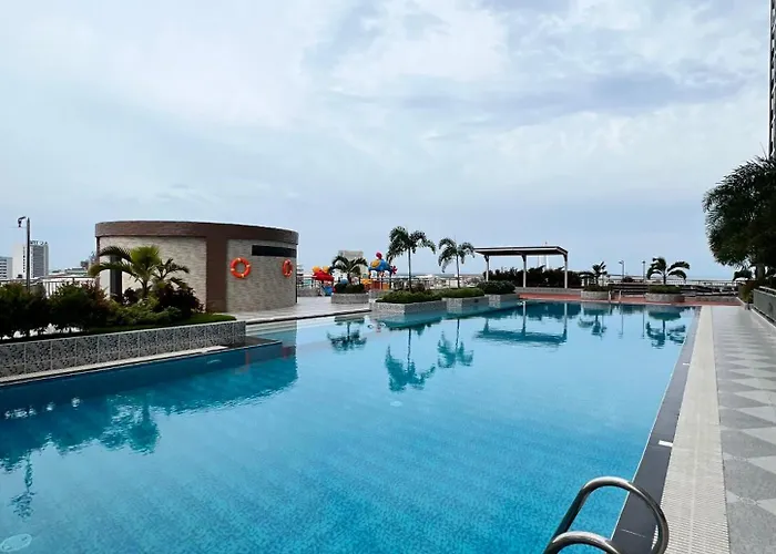 The Velvet Queen 2137 Arc Towers * Cebu
